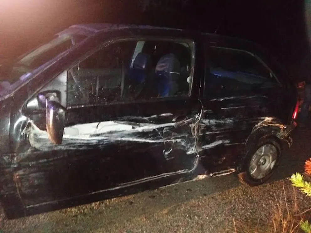 Iban a trabajar pero el conductor de una camioneta las chocó con el carro cuando intentó sobrepasarlas