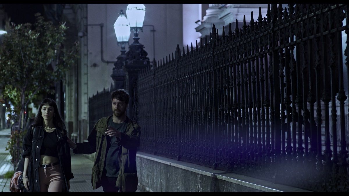 Crítica de "Las cosas donde ya no estaban", un antes del amanecer de Fabio A. Vallarelli 