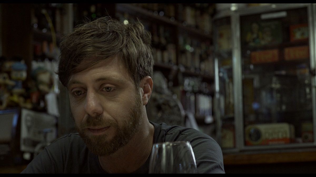 Crítica de "Las cosas donde ya no estaban", un antes del amanecer de Fabio A. Vallarelli 