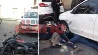 Terrible choque en el barrio Alberdi: un motociclista terminó hospitalizado