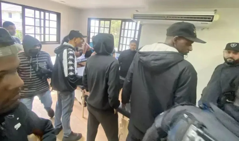 Video: la barra de Botafogo apretó a los jugadores por los malos resultados