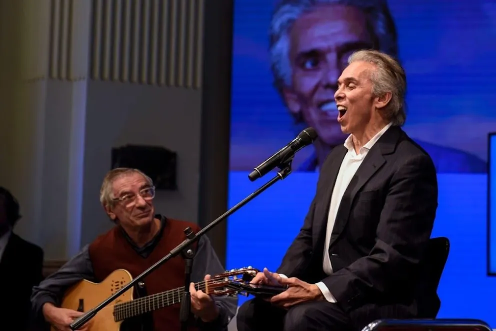 “Me encantaría cantar en Bariloche”