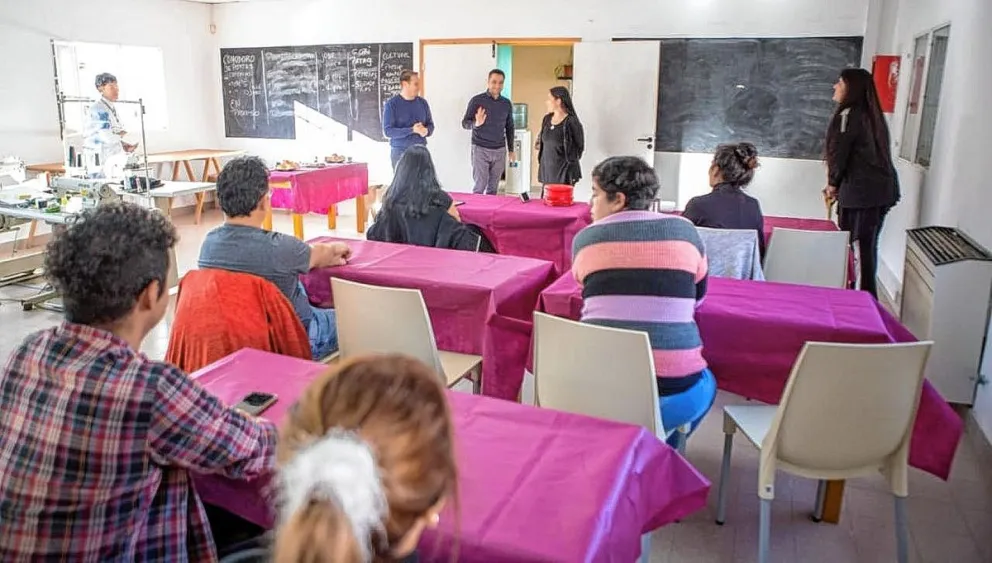 Kalia Manzur dictará un taller de pintura sobre telas