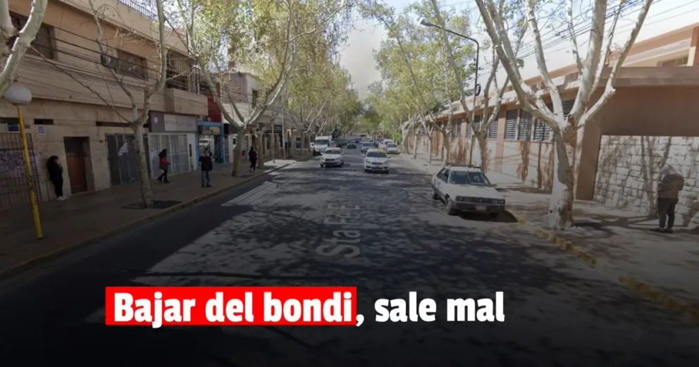 Cayó del colectivo y terminó quebrada y en el hospital  