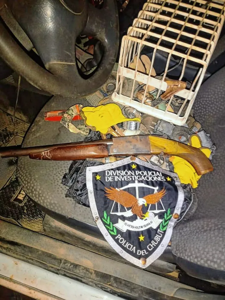 Amenazó a su expareja con un arma de fuego, lo allanaron y le secuestraron una escopeta de caño recortado y varias municiones