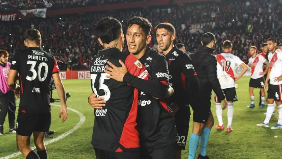 Con un gol de Wanchope Ábila, Colón le dio otro golpe a River en Santa Fe