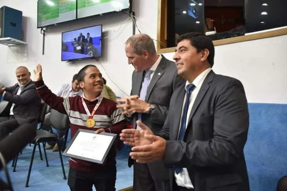 El arquero sanantoniense campeón de América fue reconocido en la Legislatura