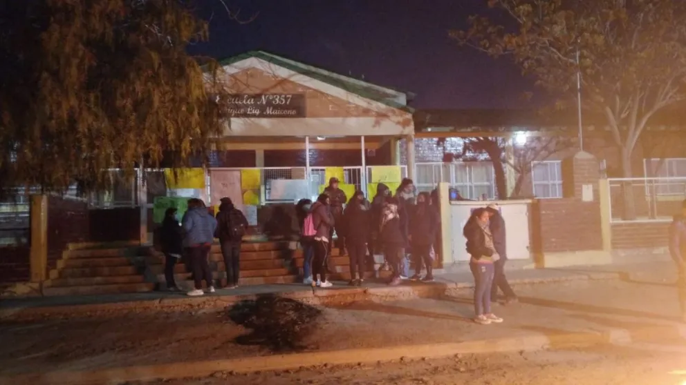 Escuela 357: se volvieron a escuchar tiros y habrá un abrazo simbólico a las 11 