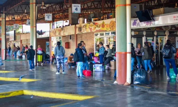 Micros con mayor demanda debido al cierre del aeropuerto en Posadas Micros con mayor demanda debido al cierre del aeropuerto en Posadas