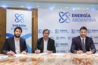 Firmaron el contrato de provisión de tuberías para el gasoducto Néstor Kirchner