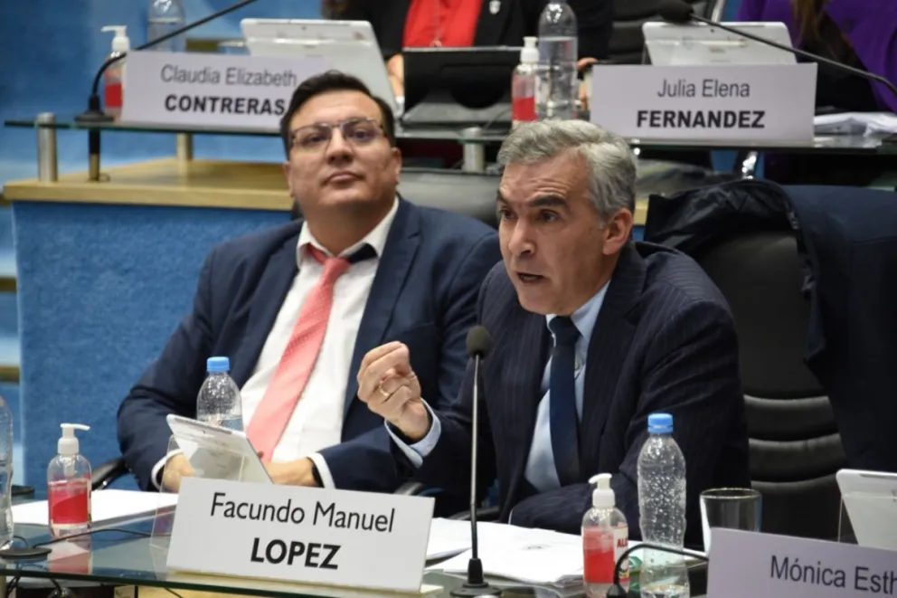 Sesión candente en la Legislatura