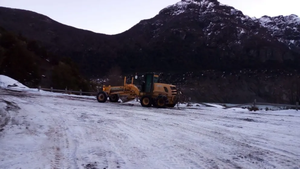 Abre el camino a cerro Tronador hasta Ventisquero Negro