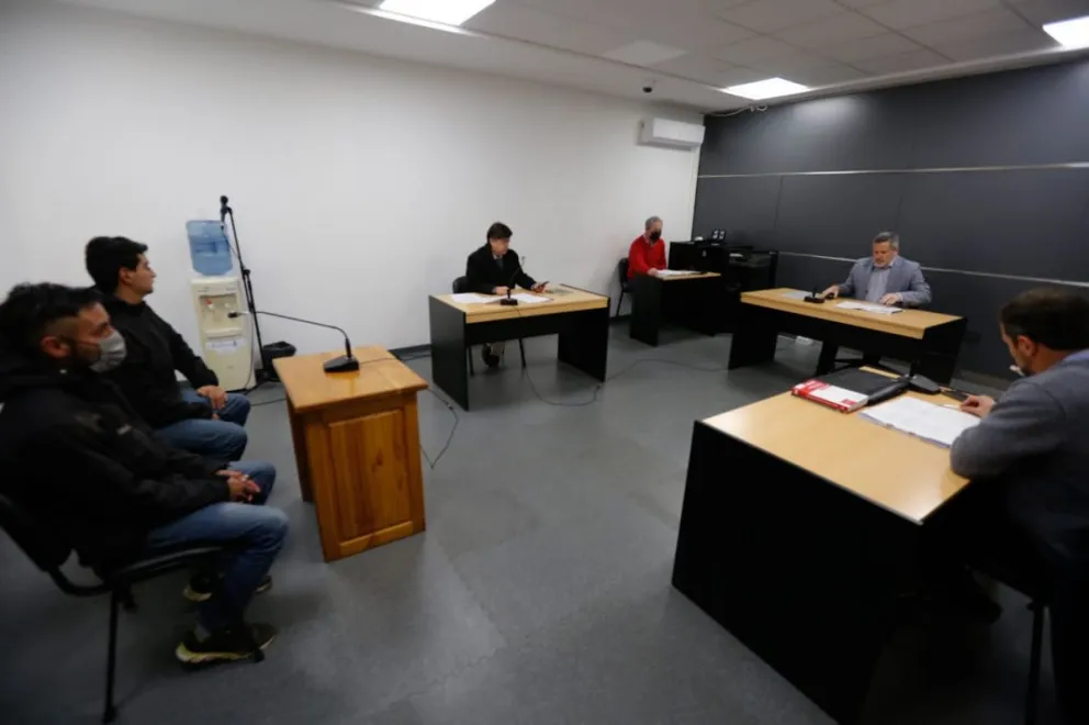 Los ladrones del auto en las 645 Viviendas pagarán tres mil pesos y harán tareas comunitarias