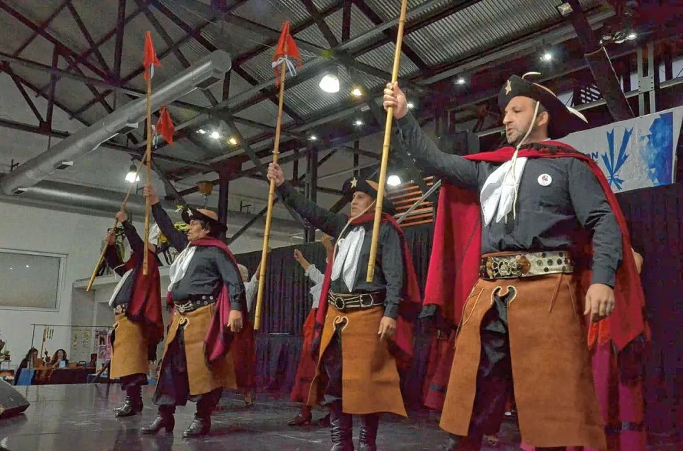 Acto popular folclórico recordando la figura de Martín Miguel de Güemes