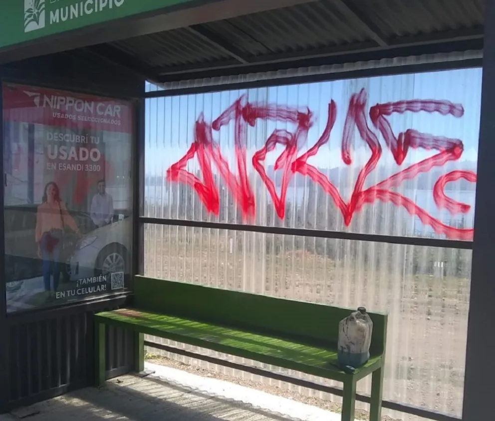 Es cada vez más frecuente el vandalismo en paradas de colectivo