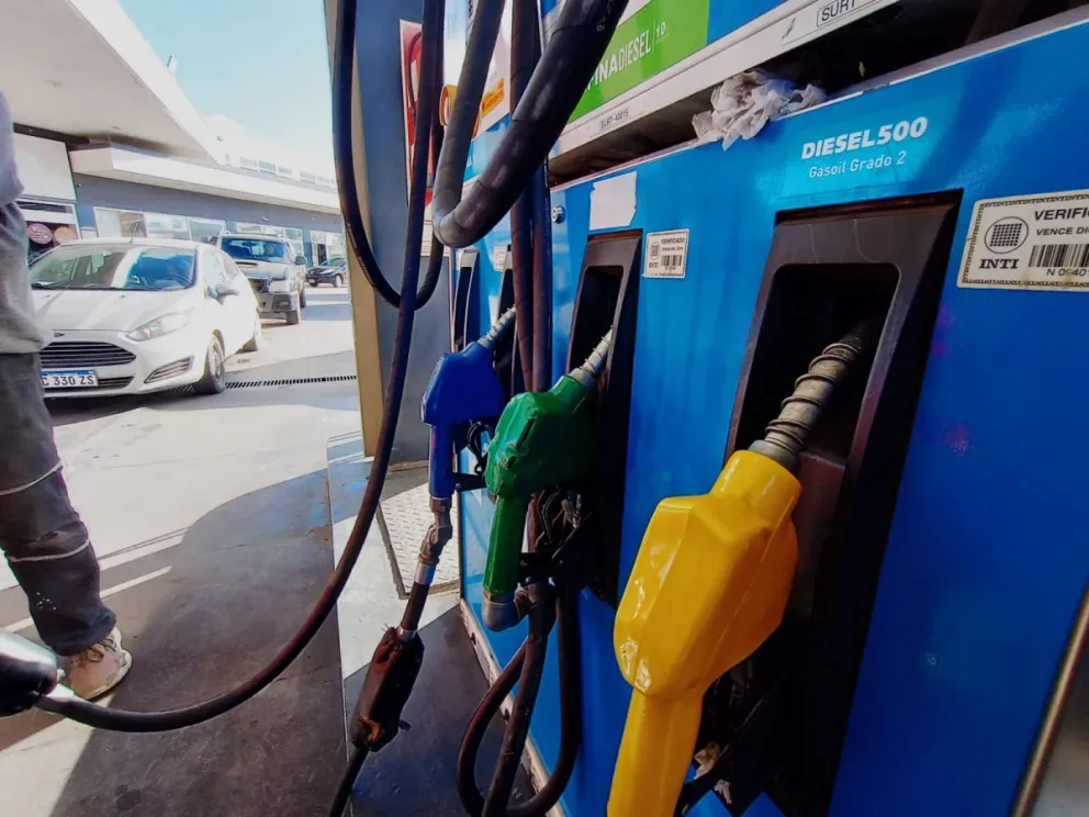 Por la escasez de gasoil, desde hoy rige un aumento de su precio en un 12 por ciento: cuánto cuesta en Viedma