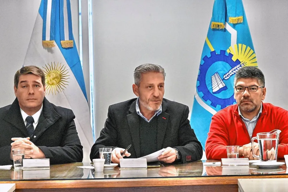 Arcioni: “Debemos transmitir tranquilidad de que vamos a defender los puestos de trabajo de nuestra provincia”