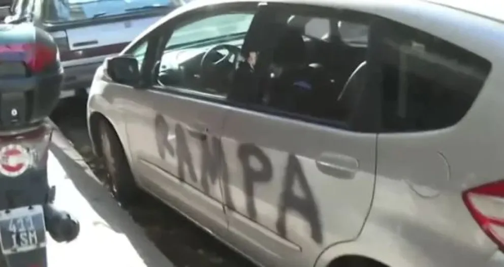 Conocé lo que hizo una mujer con su auto