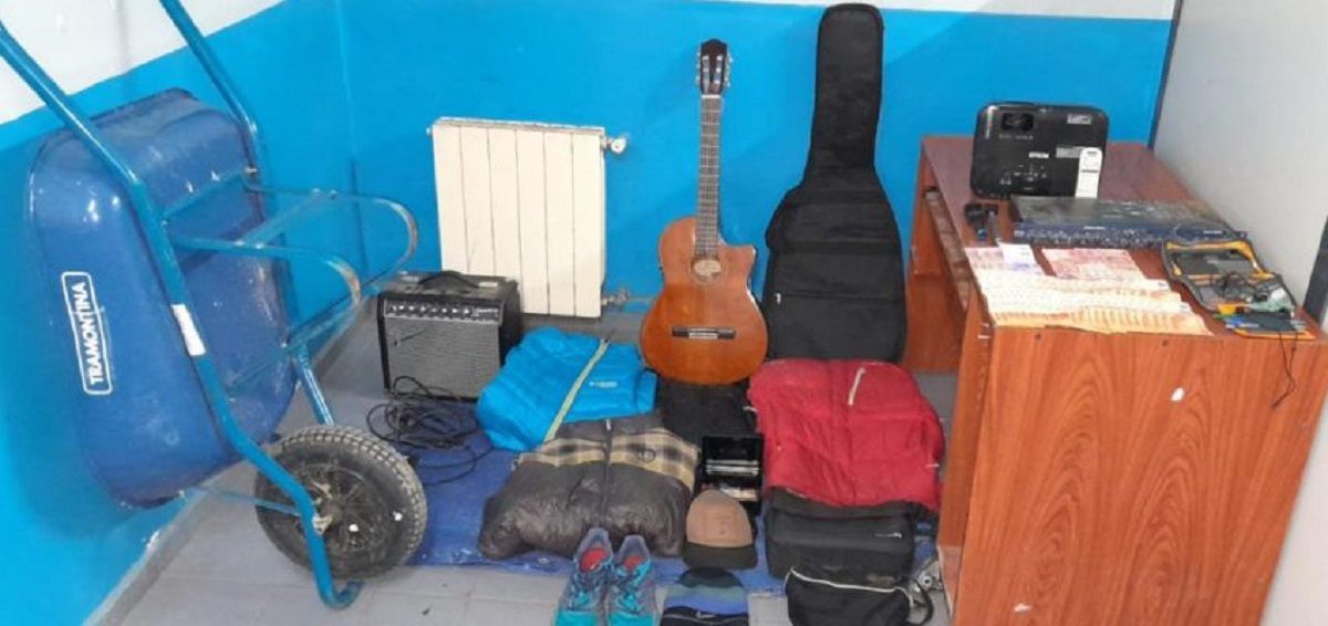 Fueron atrapados cuando llevaban elementos robados en una carretilla