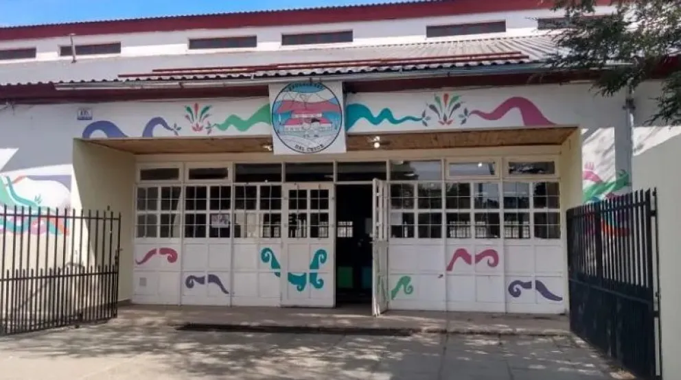 Comenzó la instalación de un nuevo ducto de calefacción en la Escuela 321 de Bariloche