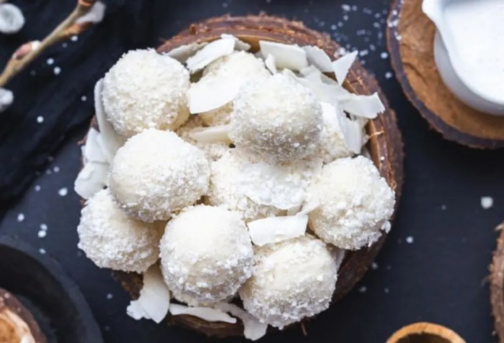 Cómo hacer bombones de coco, nuez y zanahoria ¡en solo 10 minutos!