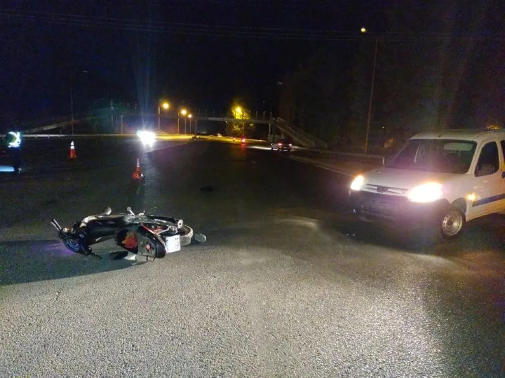 Terminó en el hospital tras ser embestido por una camioneta