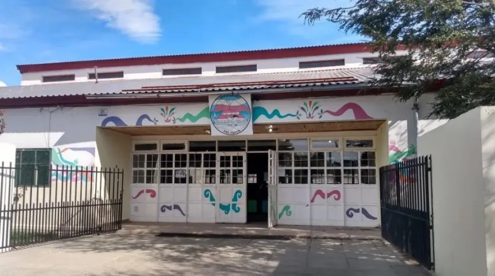 Padres de egresados de la Escuela 321 piden soluciones por la suspensión del Tren Patagónico