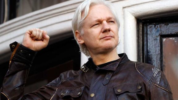 CFK: “La extradición de Assange marca un precedente alarmante”