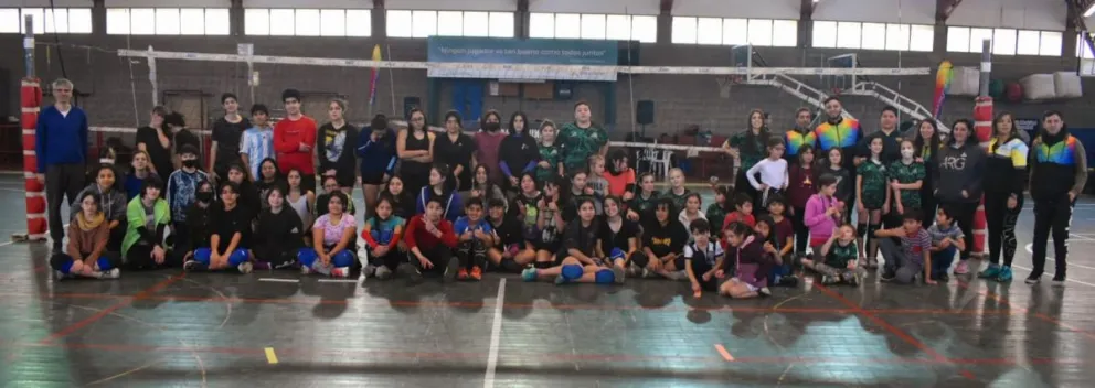 Gran jornada de vóley solidario en el Gimnasio 3