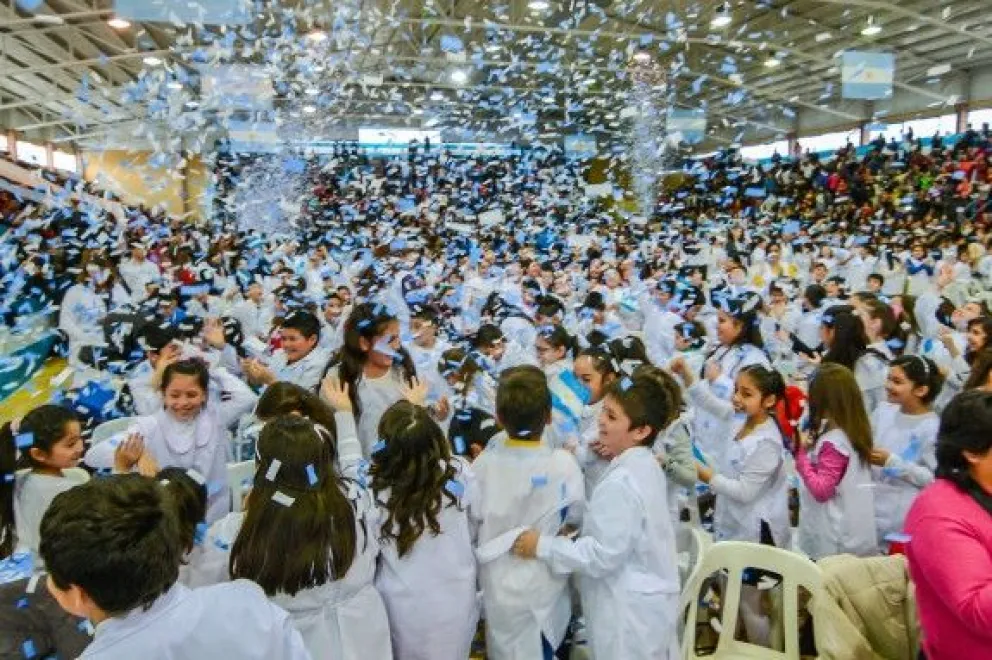 ¡Sí, prometo!: más de 800 alumnos jurarán la Bandera en el polideportivo Gimena Padin