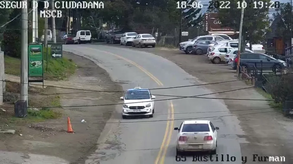 Así se vio la persecución de ayer en Bustillo desde las cámaras de videovigilancia