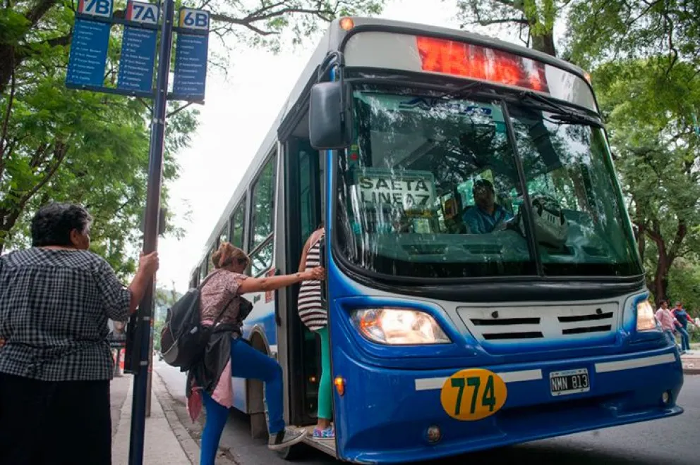Un anciano fue atropellado y arrastrado varios metros por colectivo de SAETA