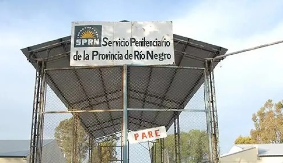 Buscan a un preso cipolleño que no retornó al Penal 1 de Viedma en una salida transitoria