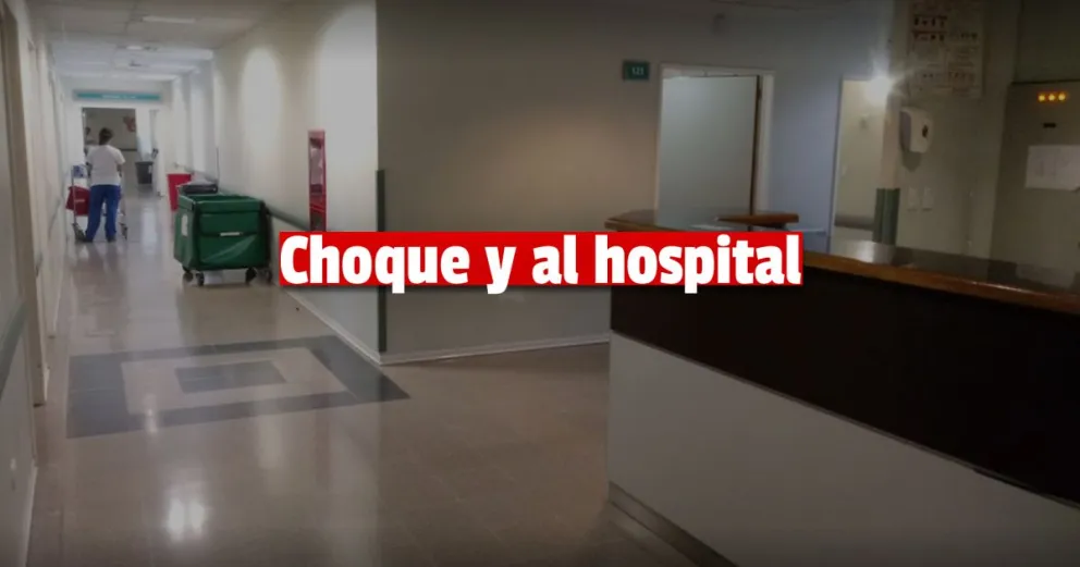 Dos jóvenes de 19 años fueron hospitalizadas tras impactar contra un auto 