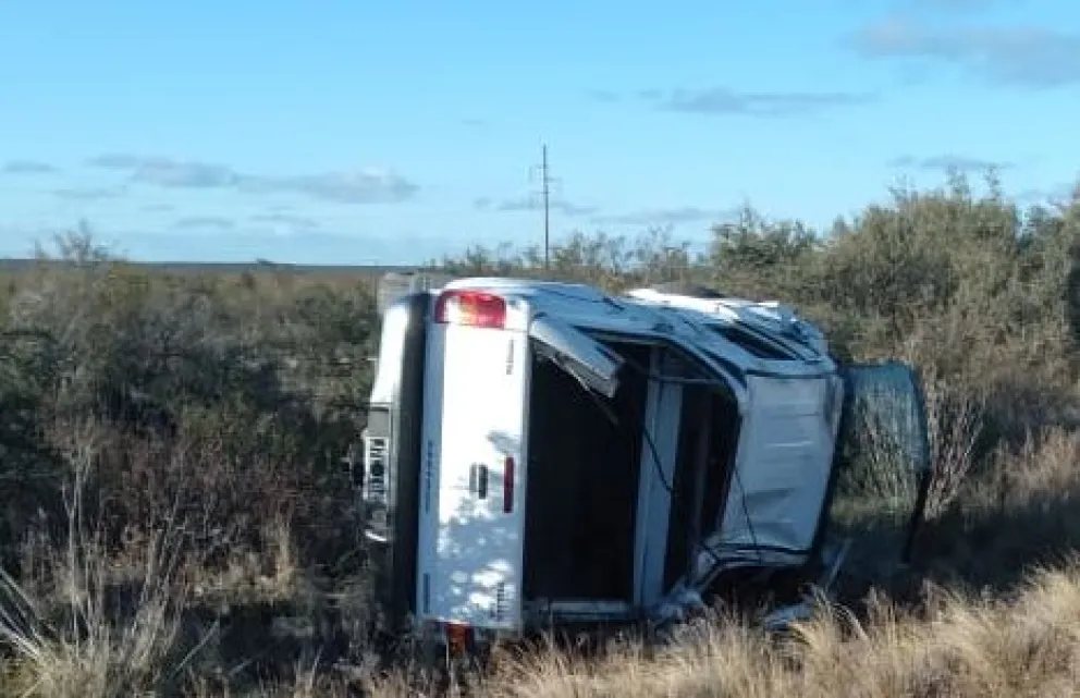 Misterioso vuelco de una camioneta en la ruta 3