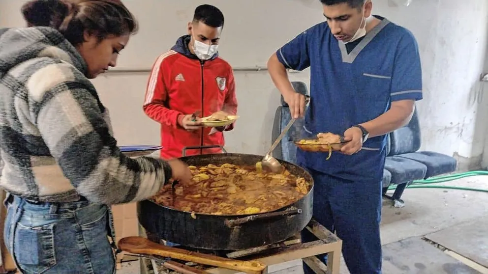 Trabajadores de la Cooperativa Alvear armaron una carpa y siguen en retención de servicios