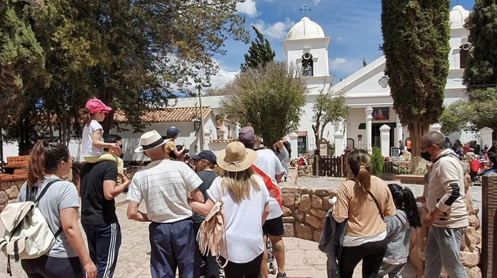 Récord histórico: 2,3 millones de turistas se movilizaron este fin de semana XXL