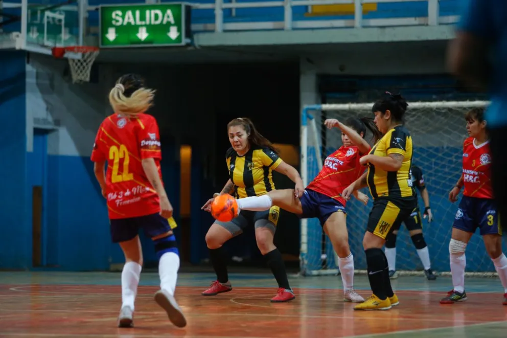 Las mujeres del fútbol libre coparon el Pedro Estremador