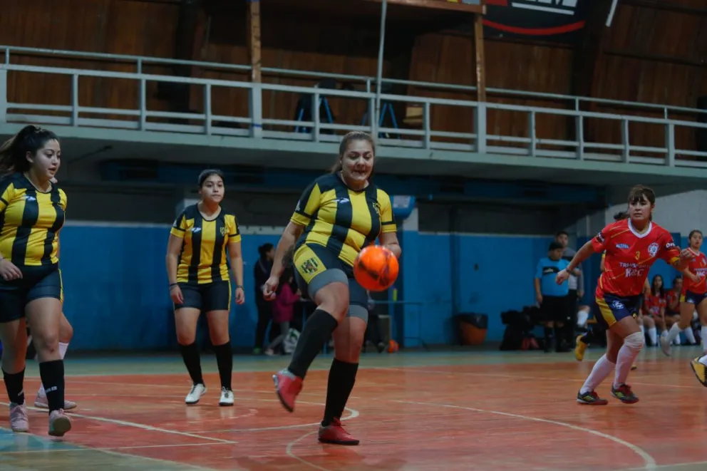 Las mujeres de ADeFuL arrancan el futsal