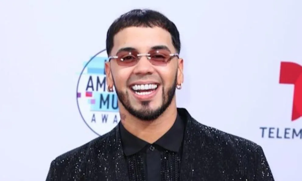 Anuel AA nombra a Karol G en pleno concierto y estalla la furia de Yailin