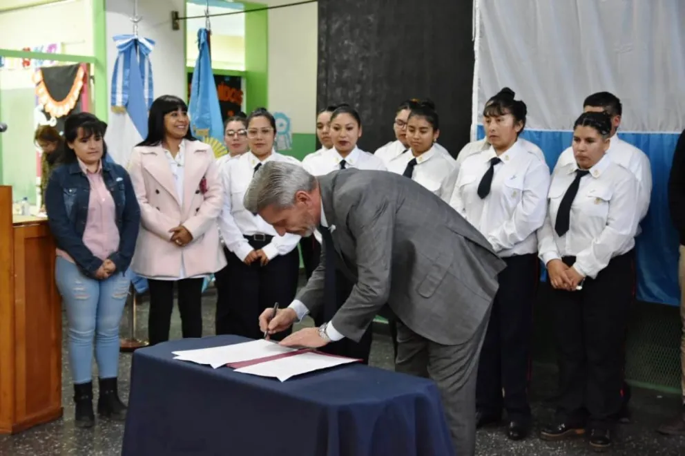 Paso de Indios: firmaron el inicio de obra del Jardín N° 477 y se anunció la ampliación del SUM de la Escuela Nº 15 