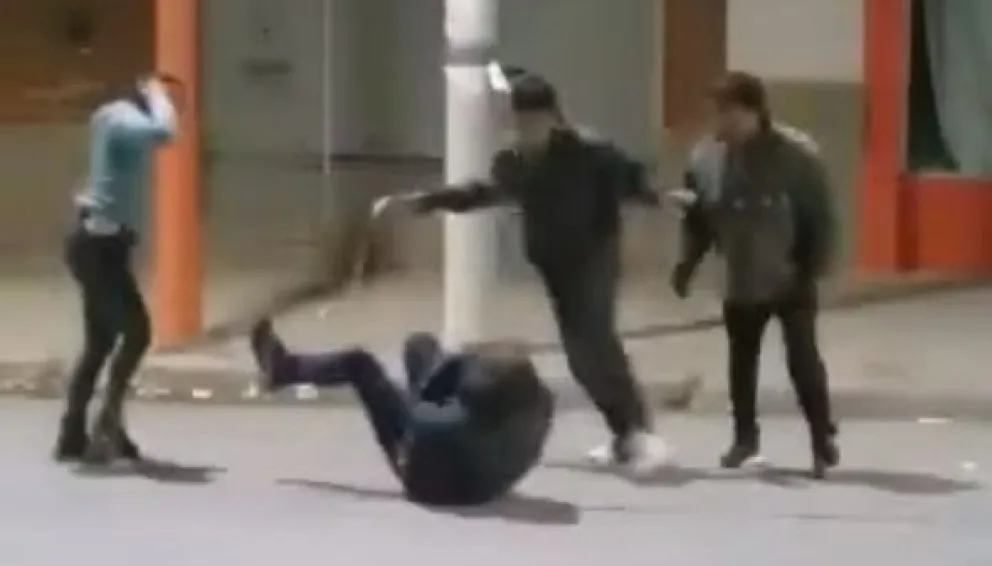 |VIDEO| Se viralizó una feroz pelea entre jóvenes salteños