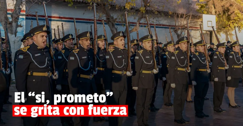 Los cadetes de la Policía hicieron una emotiva jura de lealtad a la Bandera