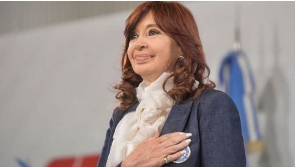 Cristina Kirchner volvió a pedir por la lapicera: "No hay que agacharles la cabeza, hay que discutir"