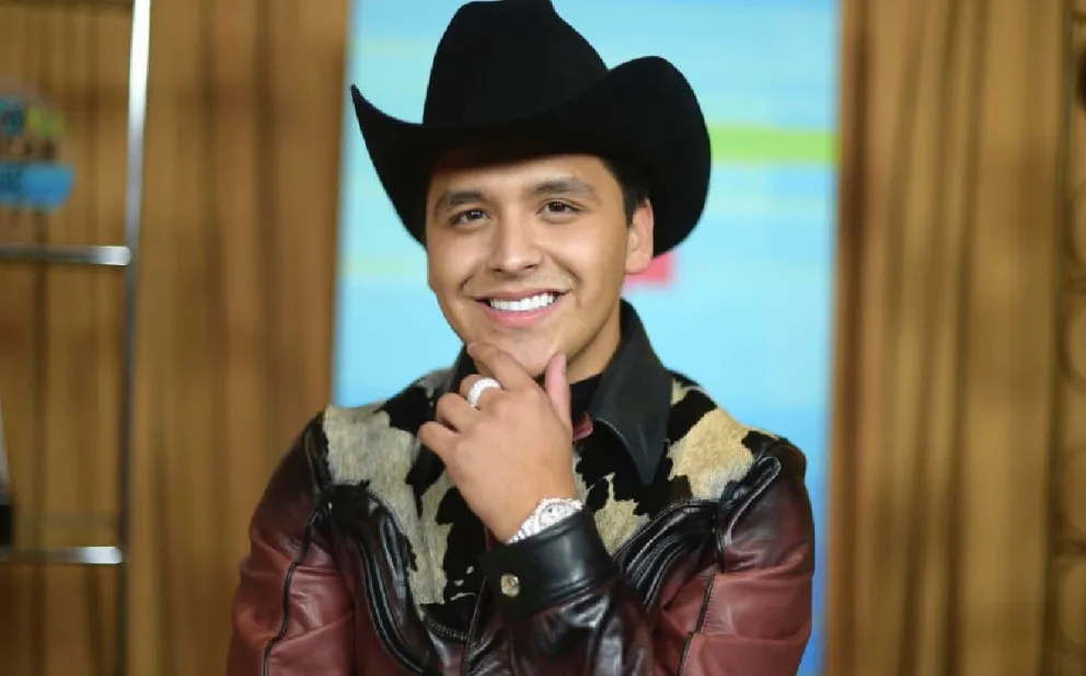 Por esta razón Christian Nodal se lanza furioso contra fans en pleno concierto 