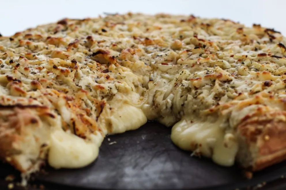 Receta: fugazzeta rellena, un clásico argentino