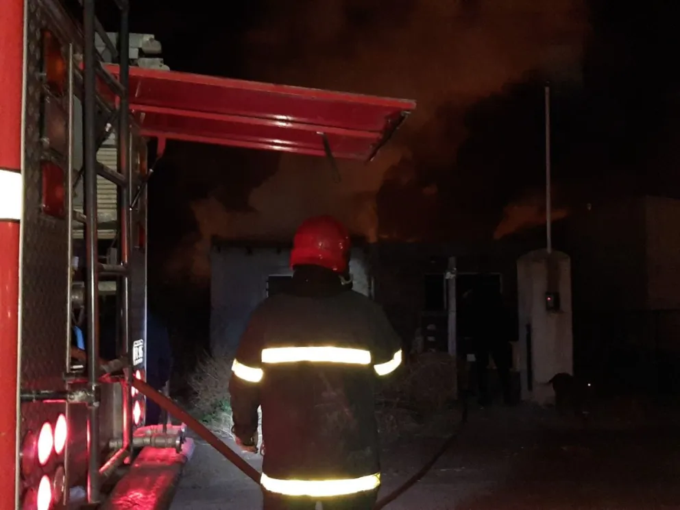 El fuego destruyó por completo a una vivienda del Santa Clara 