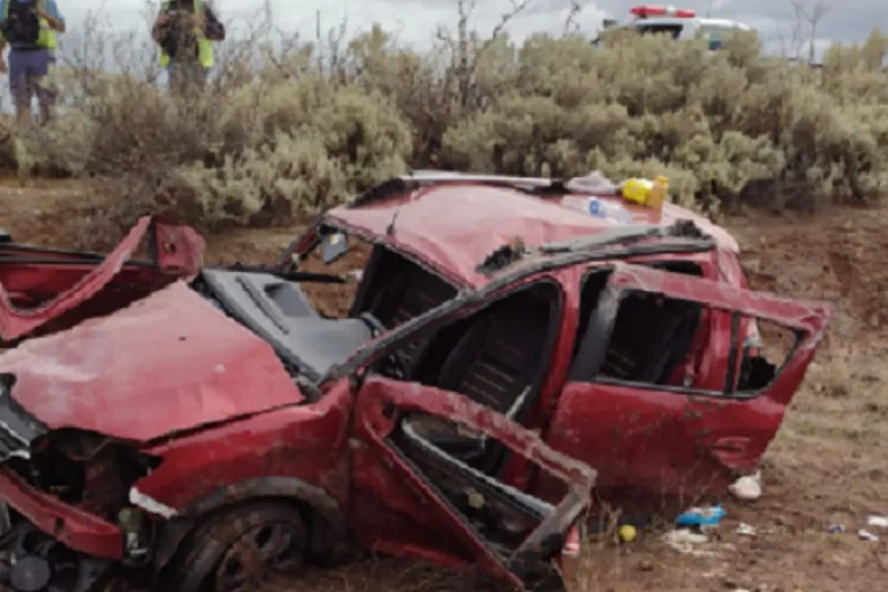 Vuelco y tres heridos en la Ruta 237