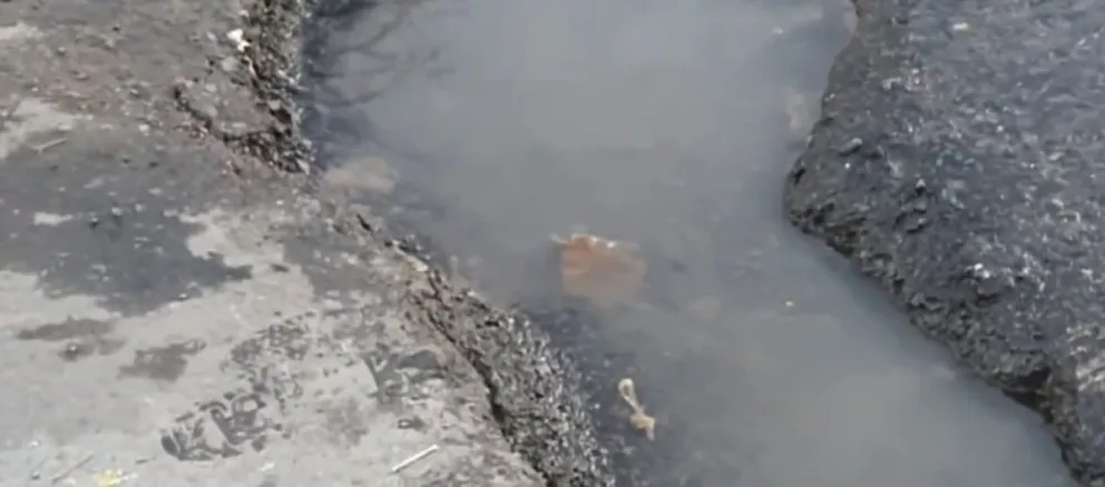 El terrible estado de las calles salteñas: el agua se está comiendo el pavimento
