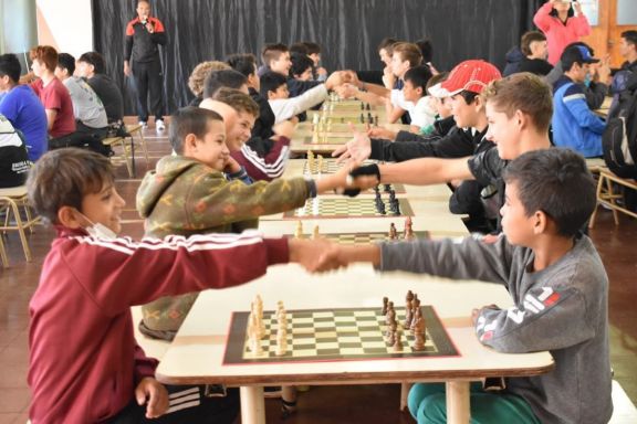 Exitoso intercolegial de ajedrez con más de 150 participantes